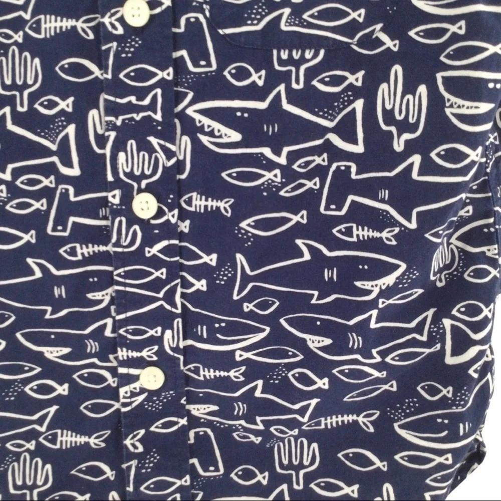 #022 GapKids Boys‎ Button Down Shark and Fish Shirt